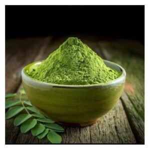 Green moringa powder with fresh moringa leaves